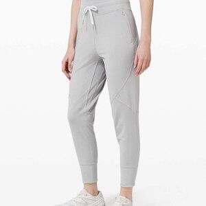 Lululemon Metro Miles Jogger sz 6